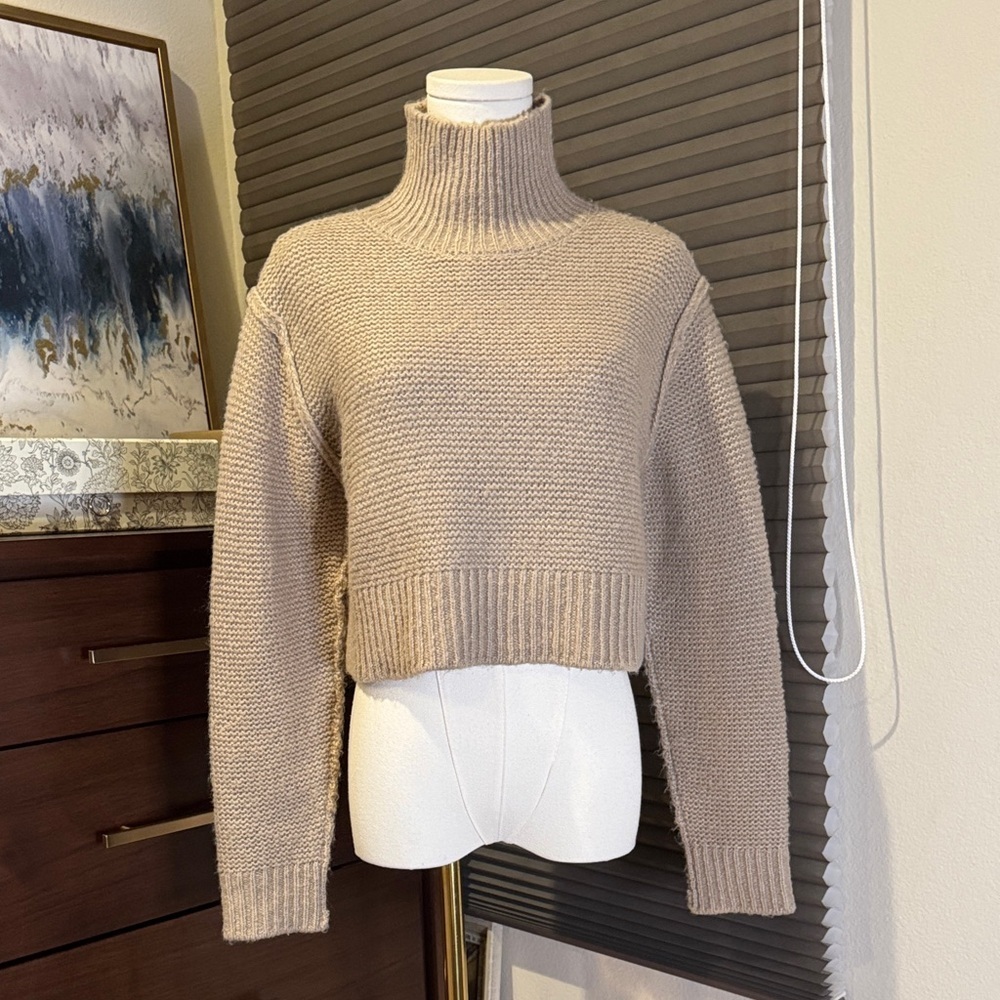 Elodie Mock Neck Cropped Chunky Sweater. Size XS - Picture 3 of 7